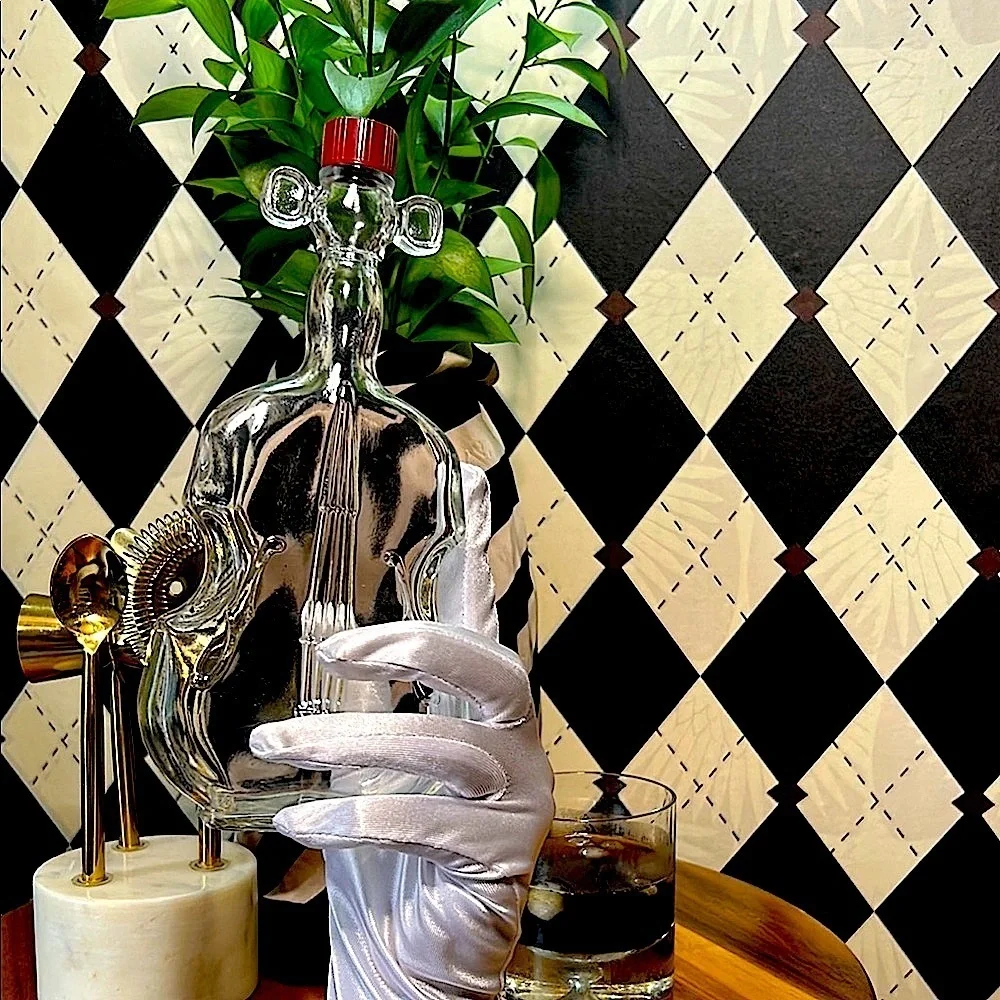 Vintage Violin/Cello Glass Bottle - Musical Instrument Shaped Collectible - Picture 7 of 9